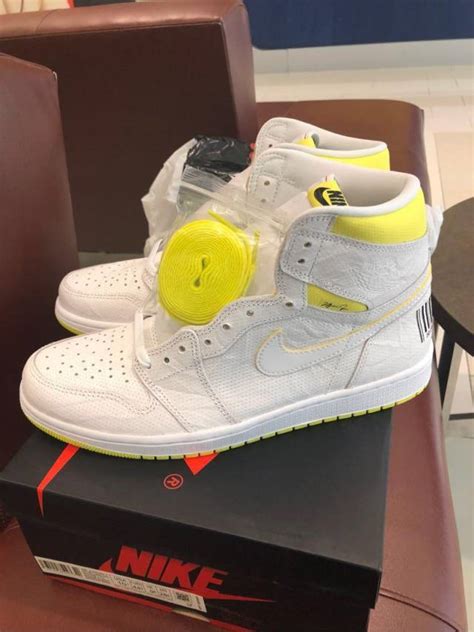 Air Jordan 1 Retro High OG 'First Class Flight' .